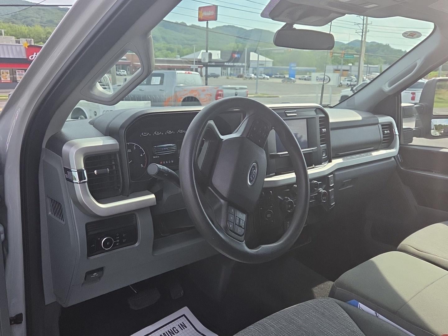 2025 Ford Super Duty F-350 Drw XLT