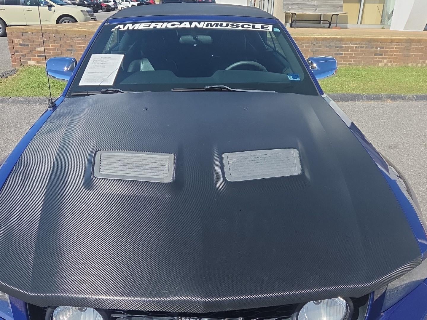 2005 Ford MUSTANG Base