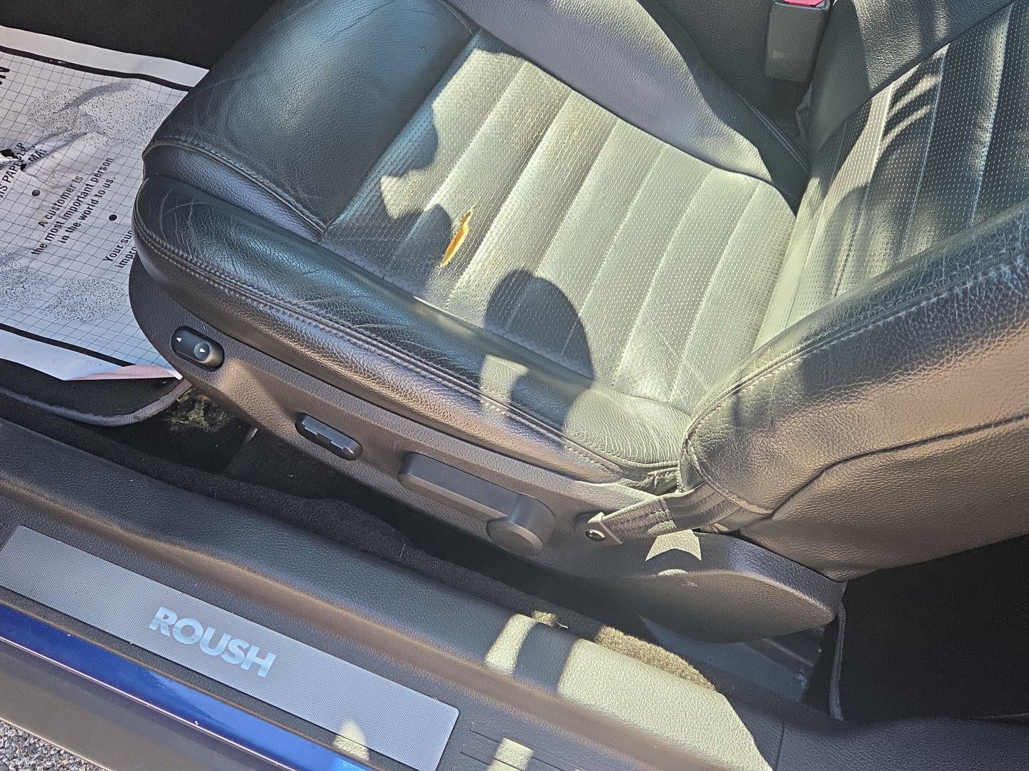 2005 Ford MUSTANG Base