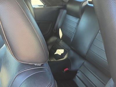 2005 Ford MUSTANG Base