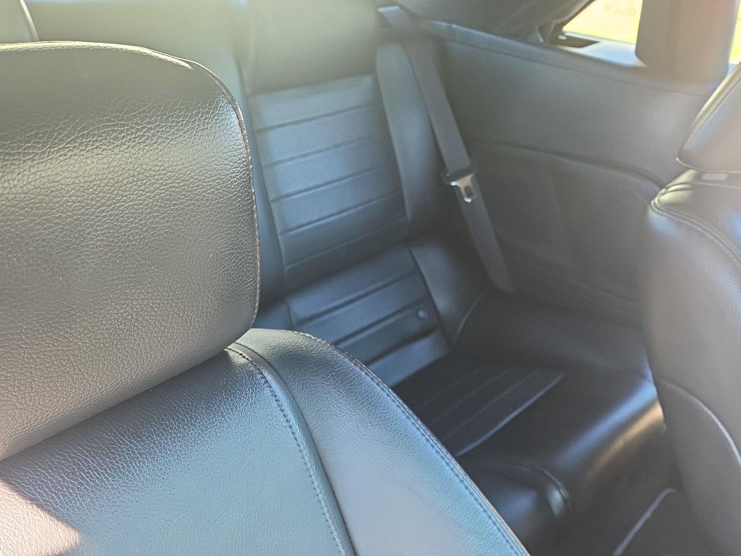 2005 Ford MUSTANG Base