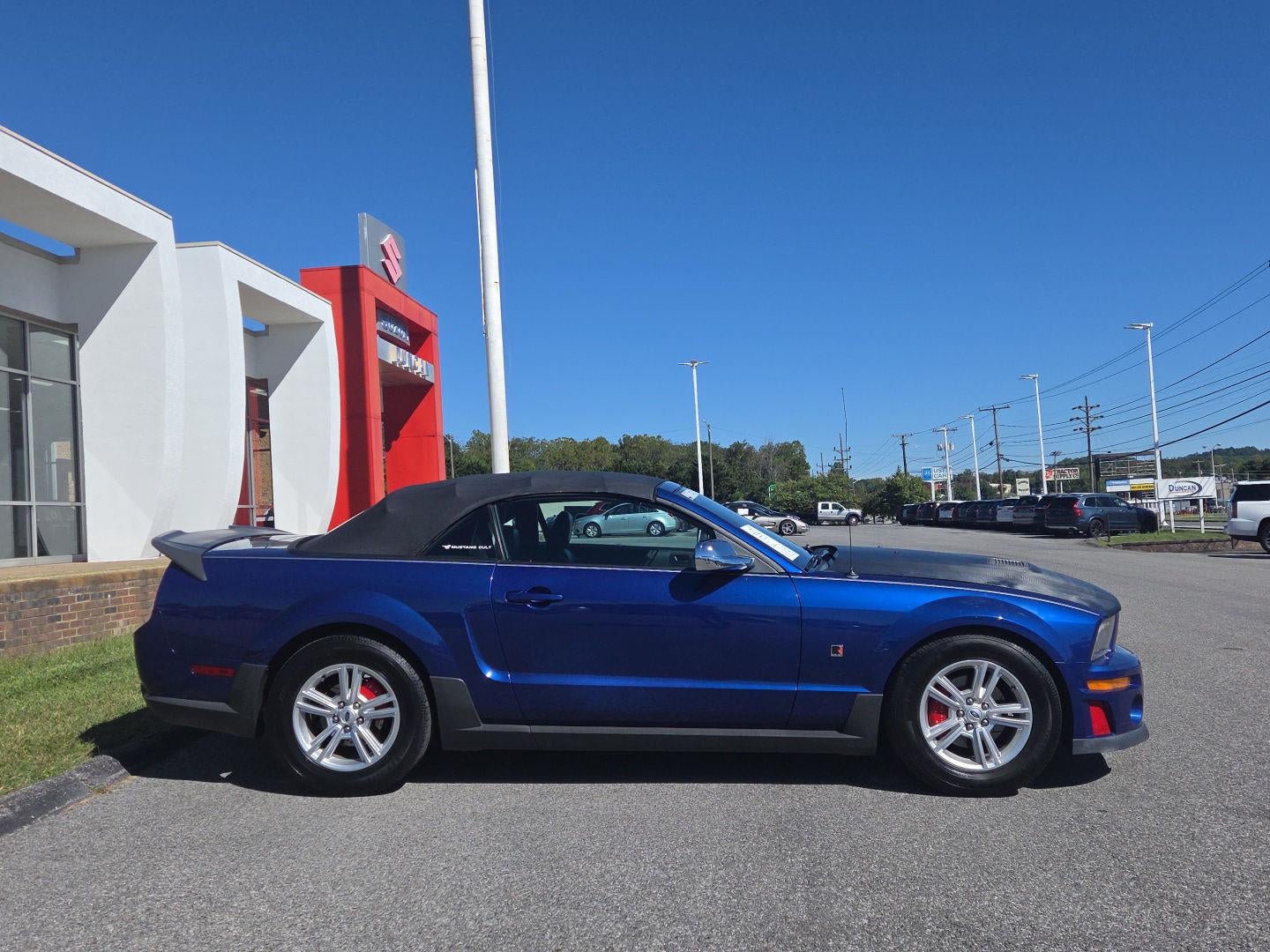 2005 Ford MUSTANG Base