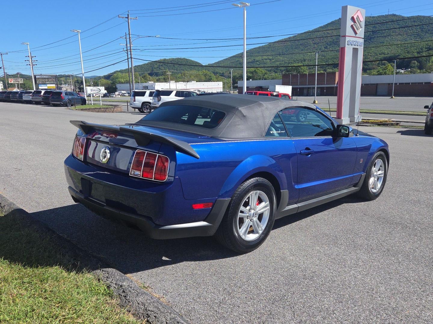 2005 Ford MUSTANG Base