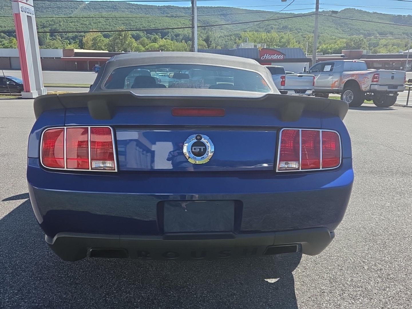 2005 Ford MUSTANG Base
