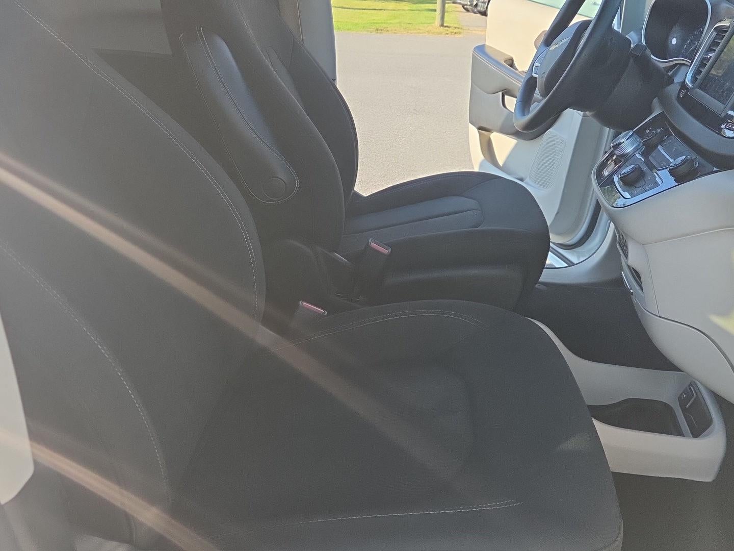 2021 Chrysler Voyager L