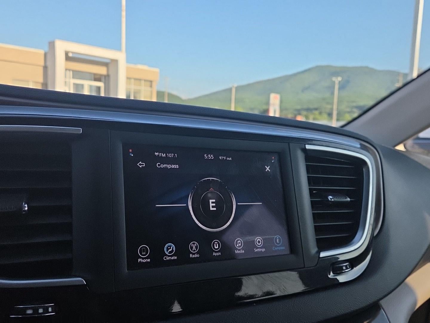 2021 Chrysler Voyager L