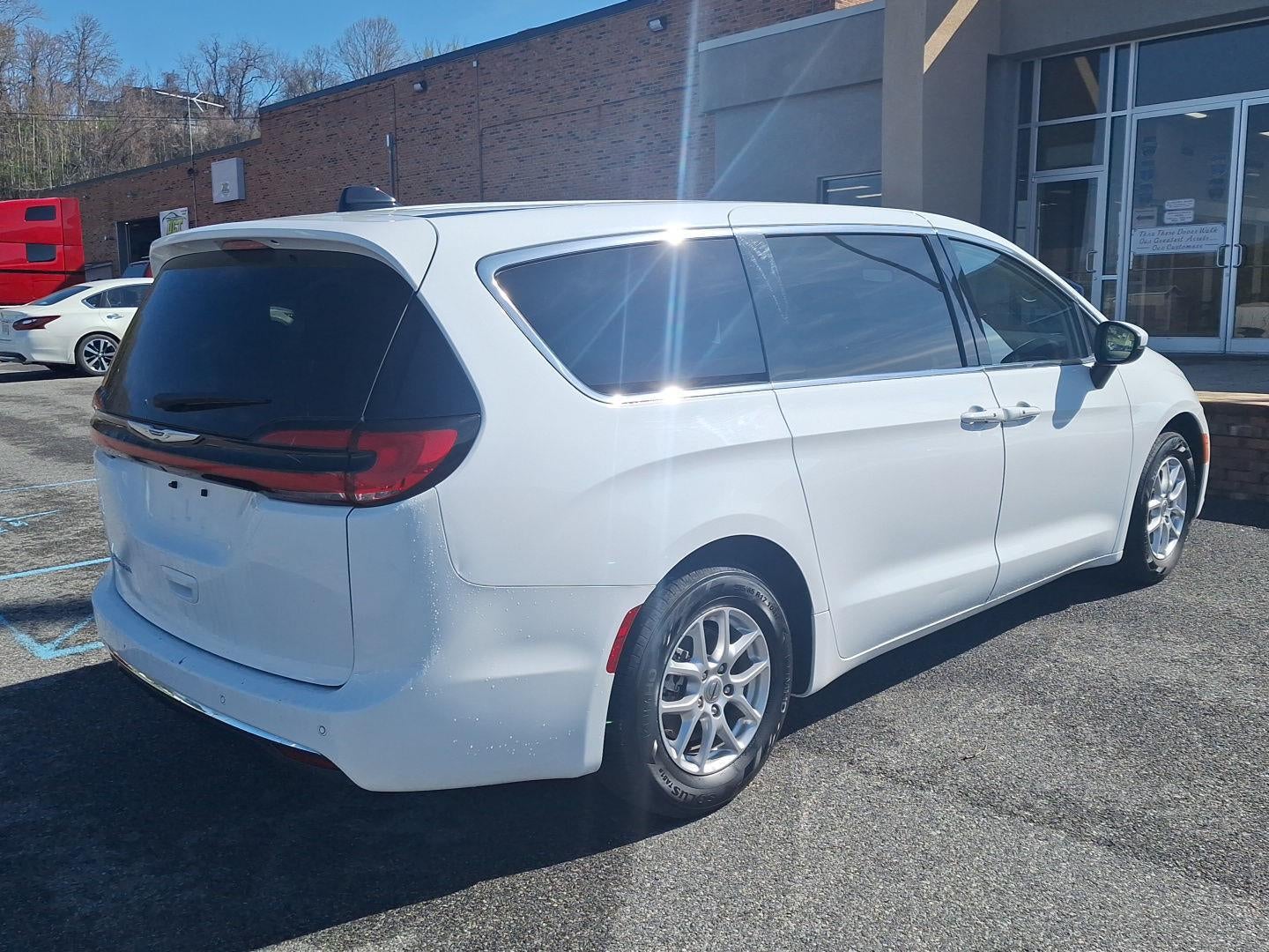 2023 Chrysler Pacifica Touring L