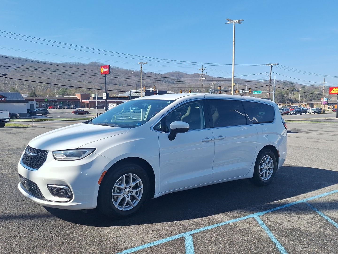 2023 Chrysler Pacifica Touring L