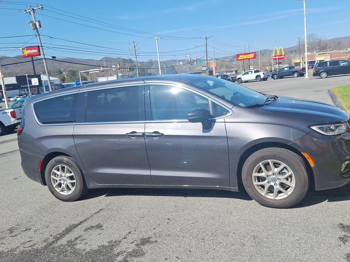 2023 Chrysler Pacifica Touring L