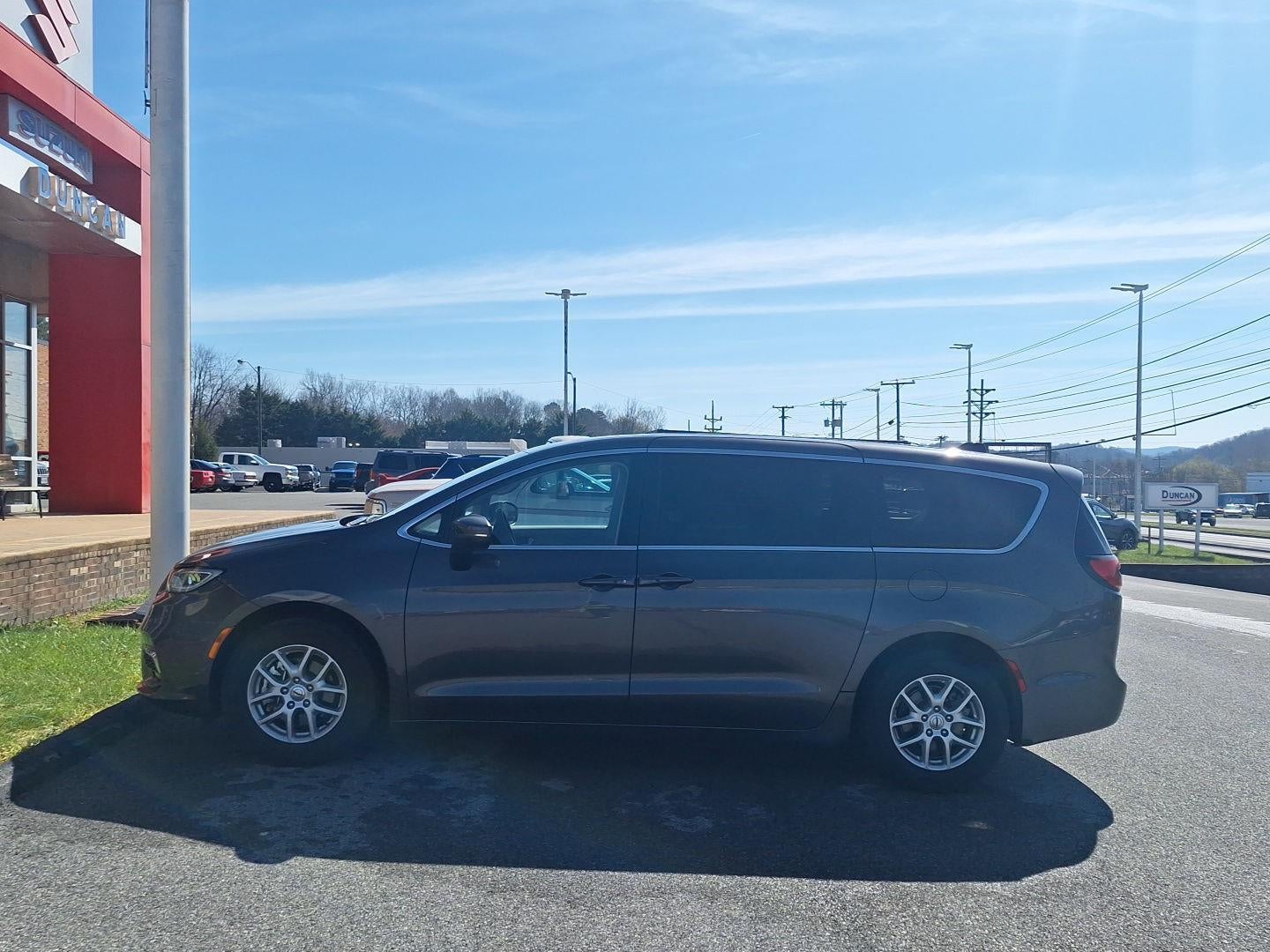 2023 Chrysler Pacifica Touring L