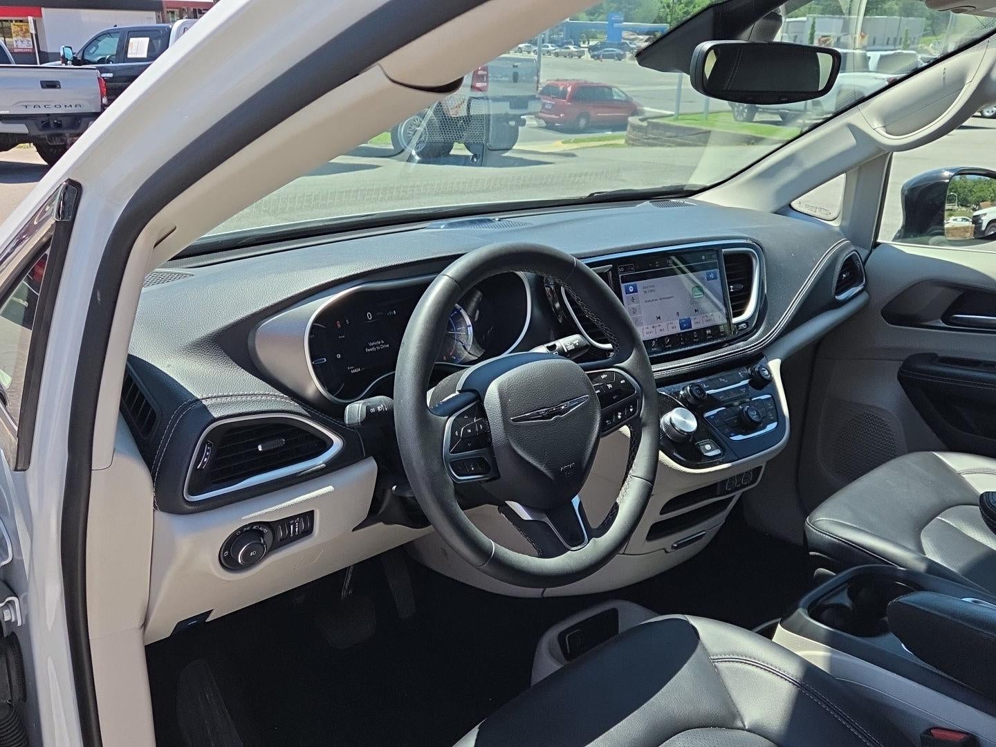 2024 Chrysler Pacifica Hybrid Select