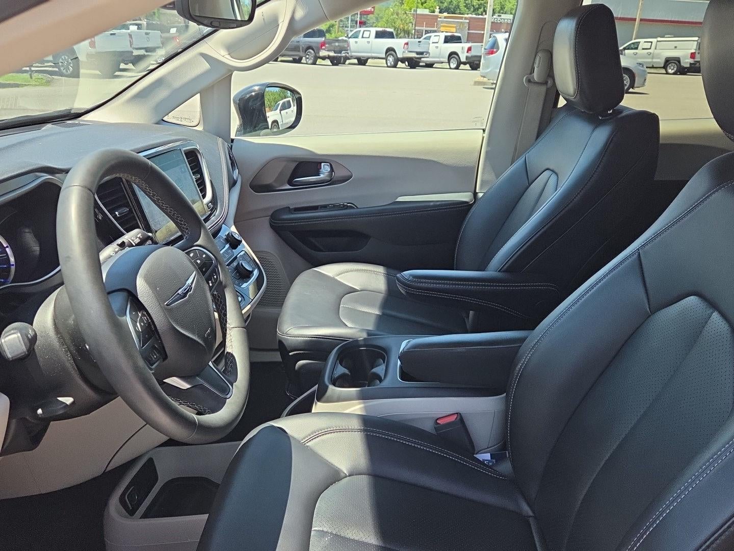 2024 Chrysler Pacifica Hybrid Select