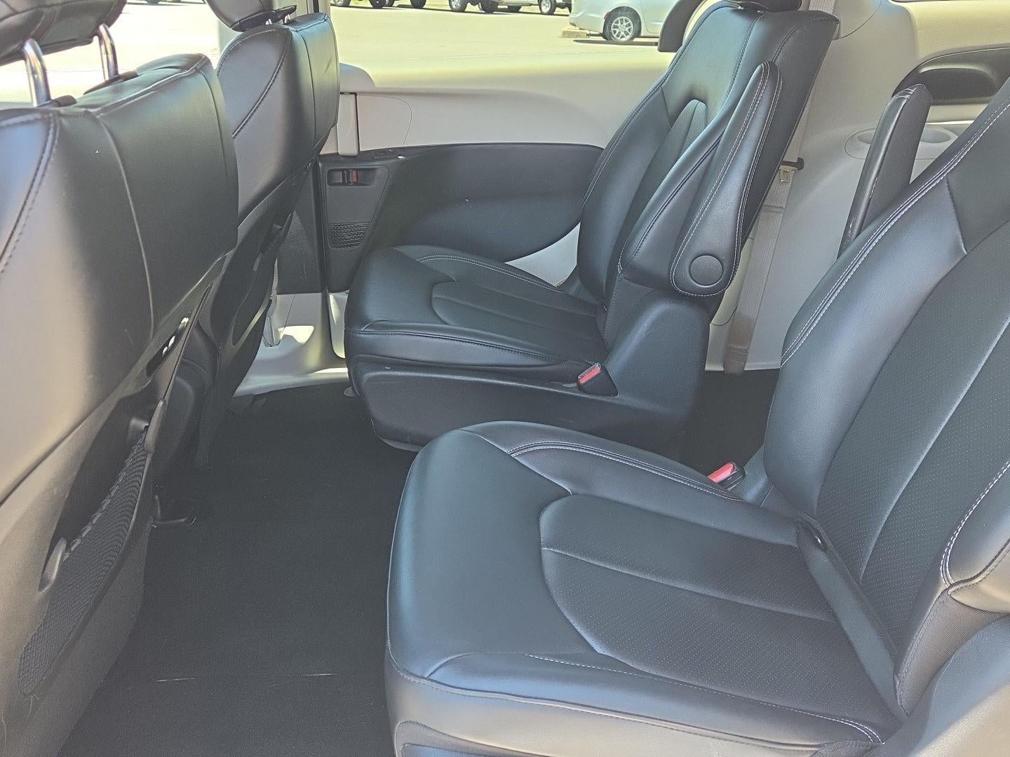 2024 Chrysler Pacifica Hybrid Select