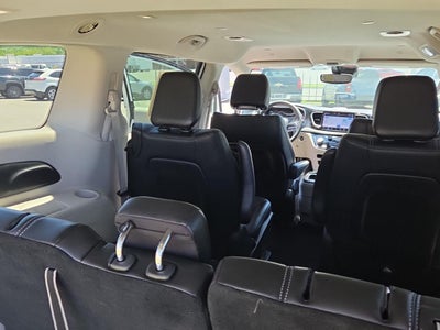 2024 Chrysler Pacifica Hybrid Select