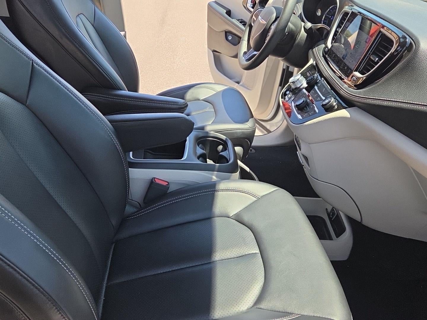 2024 Chrysler Pacifica Hybrid Select