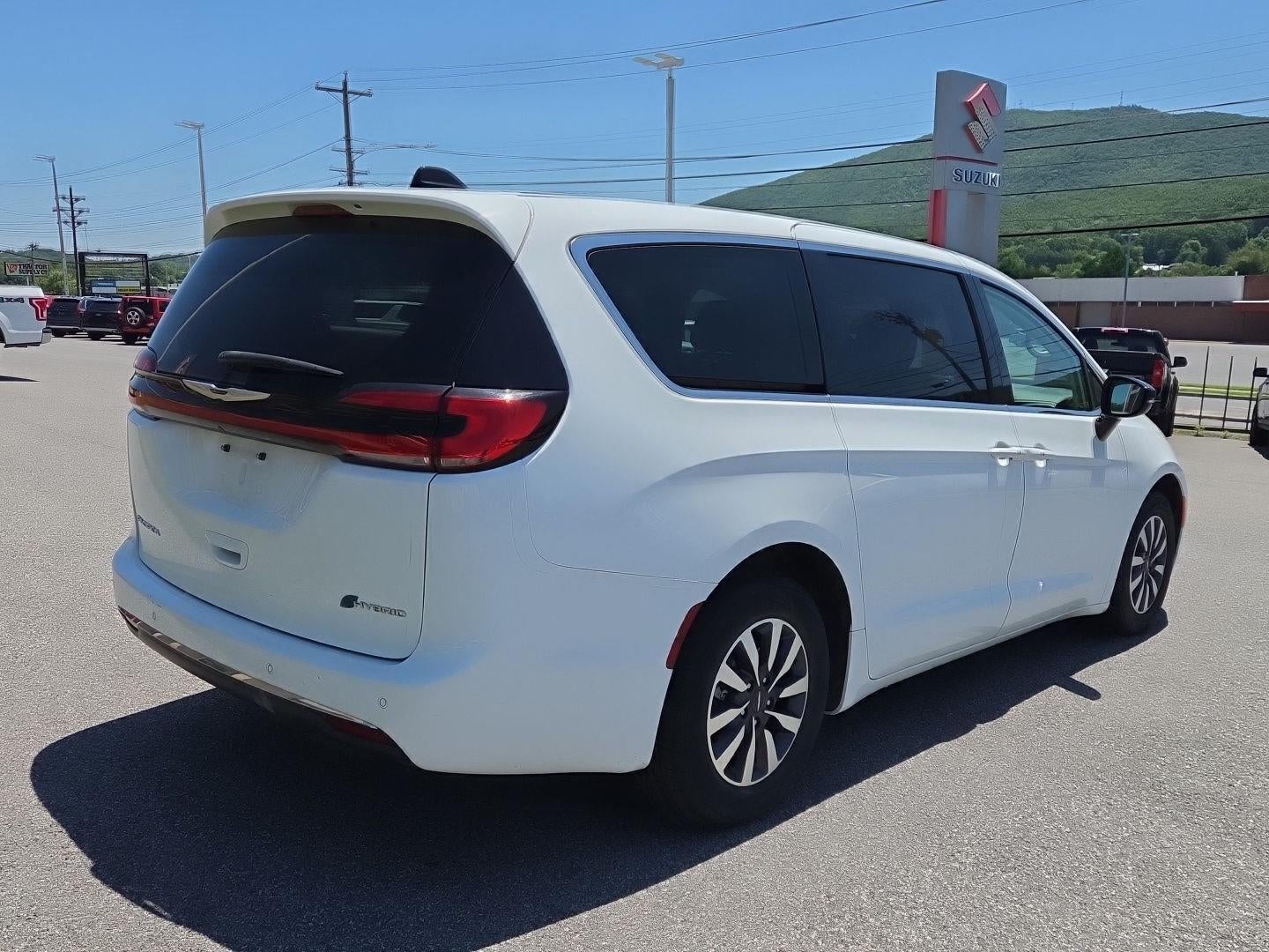 2024 Chrysler Pacifica Hybrid Select