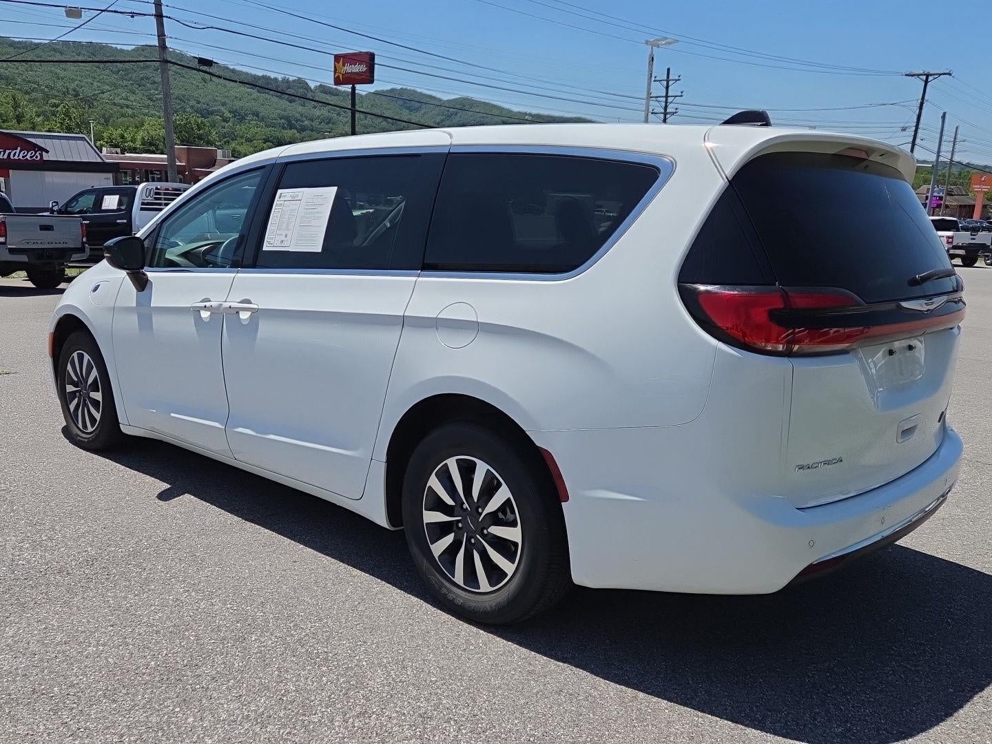 2024 Chrysler Pacifica Hybrid Select