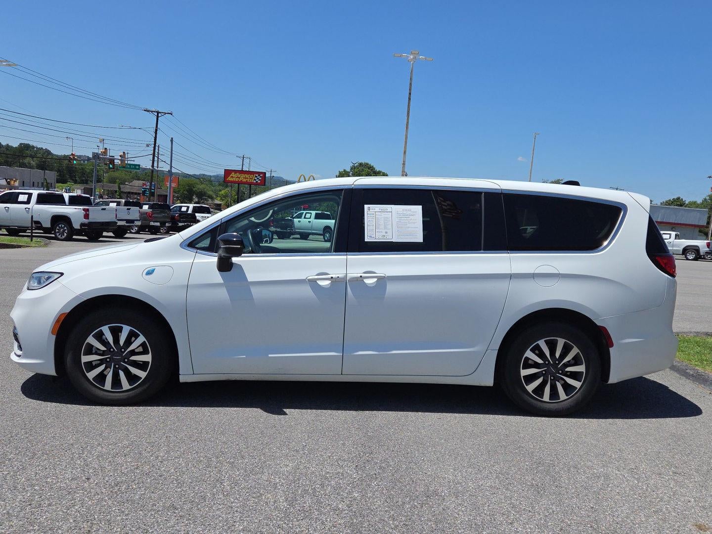 2024 Chrysler Pacifica Hybrid Select