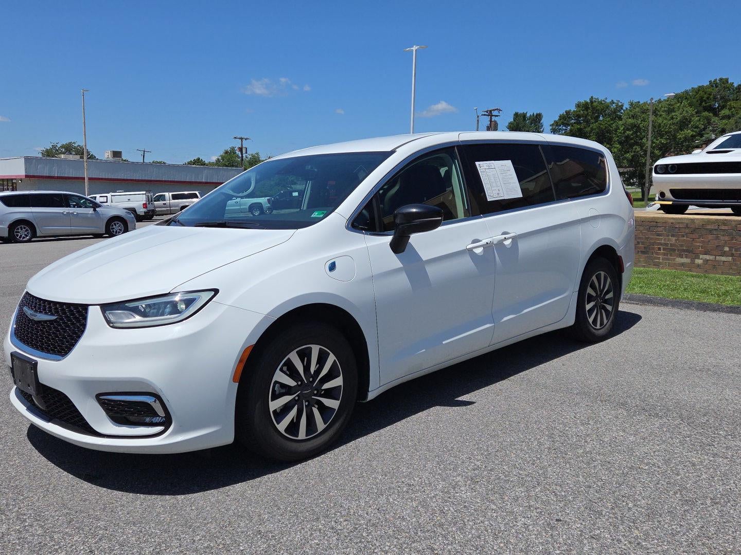 2024 Chrysler Pacifica Hybrid Select
