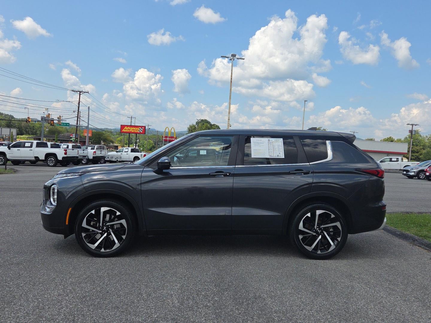 2024 Mitsubishi Outlander SE Black Edition