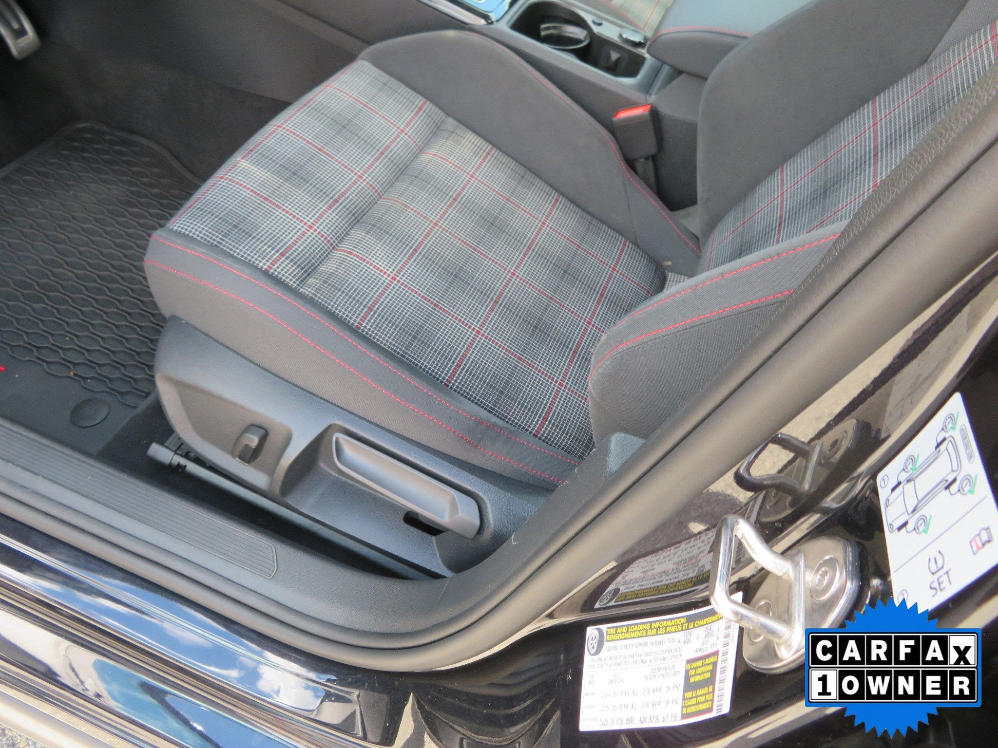 2024 Volkswagen Golf GTI SE