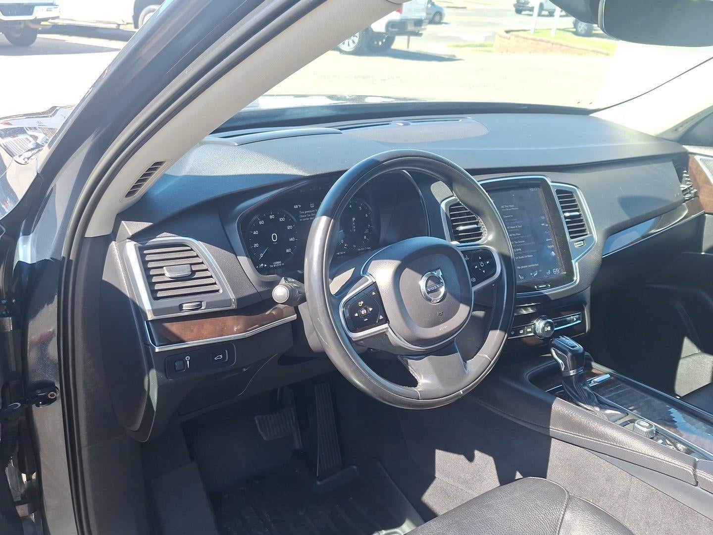 2019 Volvo XC90 Momentum