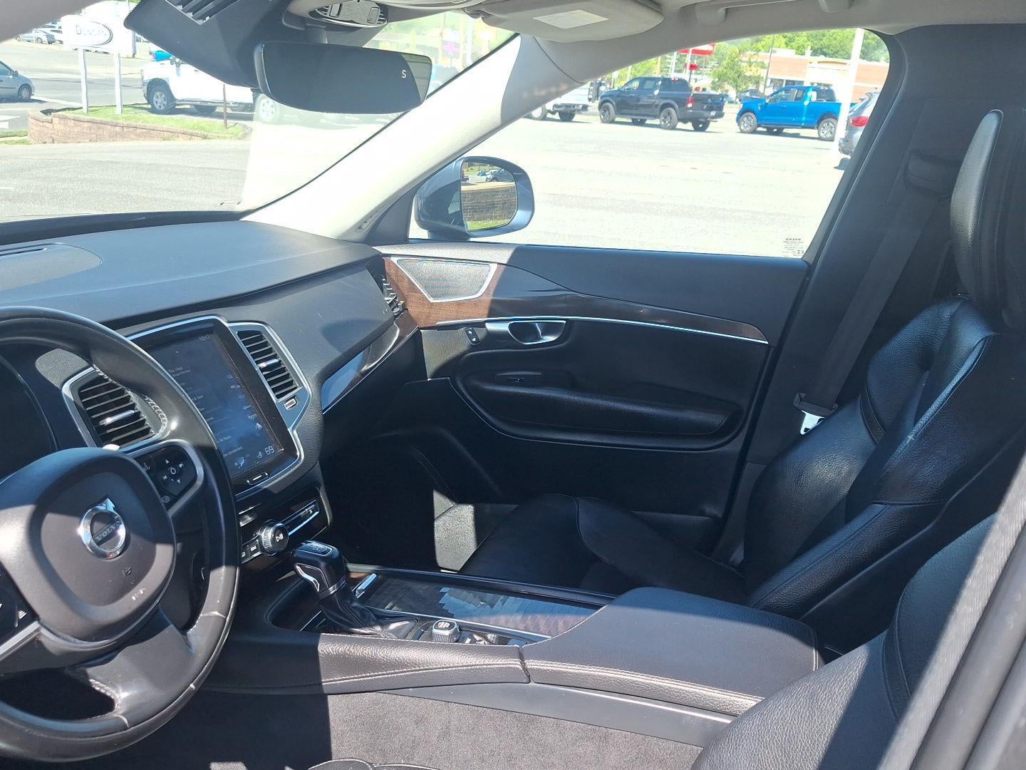 2019 Volvo XC90 Momentum